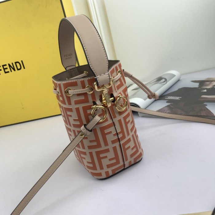 2020SS新作 FENDI フェンディ レディース ショルダーバック スーパーコピー
