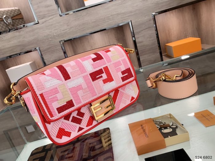 202103SS新作 FENDI フェンディ レディースショルダーバックスーパーコピー