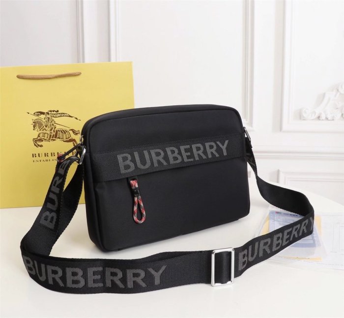 2020SS新作 Burberry バーバリー メンズ ショルダーバック スーパーコピー
