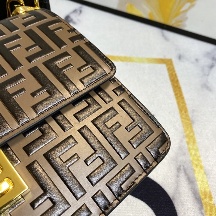 202103SS新作 FENDI フェンディ レディースショルダーバックスーパーコピー