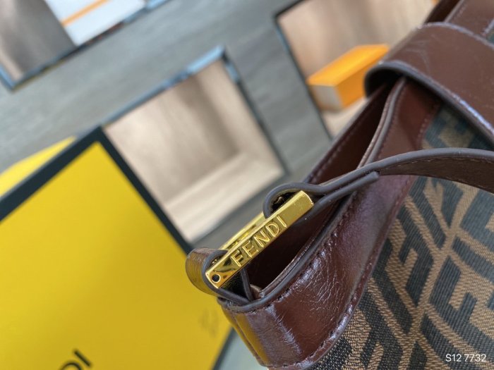 202103SS新作 FENDI フェンディ レディースショルダーバックスーパーコピー