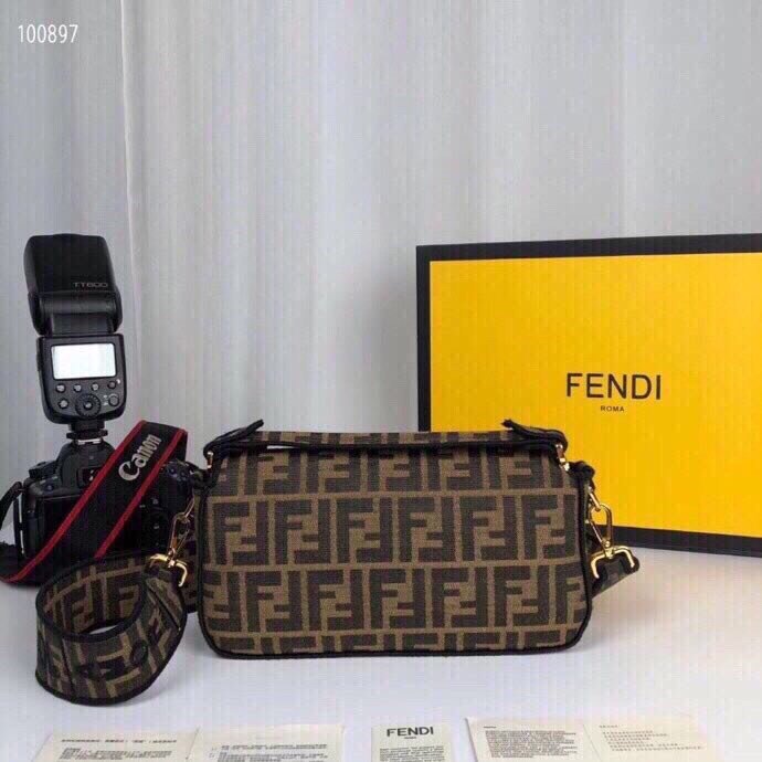 2020SS新作 FENDI フェンディ レディース ショルダーバック スーパーコピー
