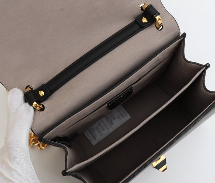202103SS新作 FENDI フェンディ レディースショルダーバックスーパーコピー