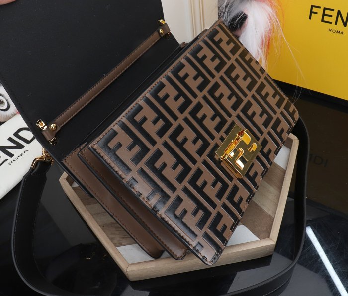 202103SS新作 FENDI フェンディ レディースショルダーバックスーパーコピー