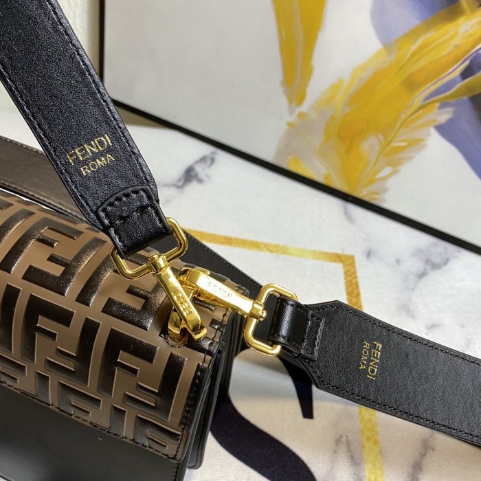 202103SS新作 FENDI フェンディ レディースショルダーバックスーパーコピー
