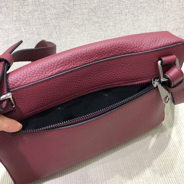 2020SS新作 Burberry バーバリー メンズ ショルダーバック スーパーコピー