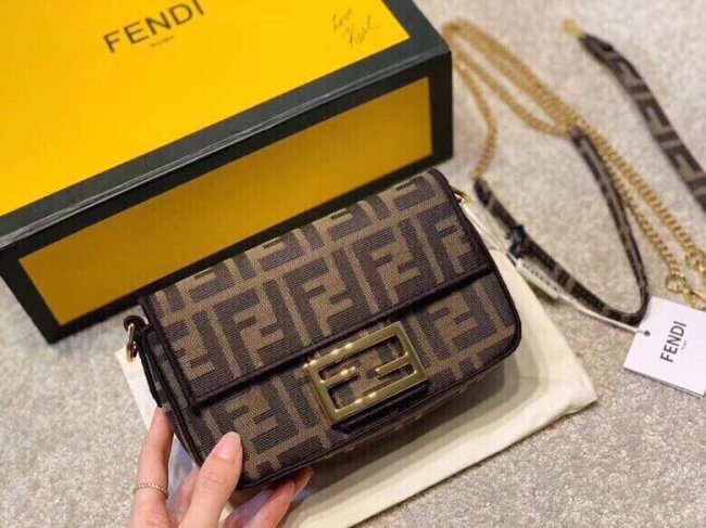 2020SS新作 FENDI フェンディ レディース ショルダーバック スーパーコピー