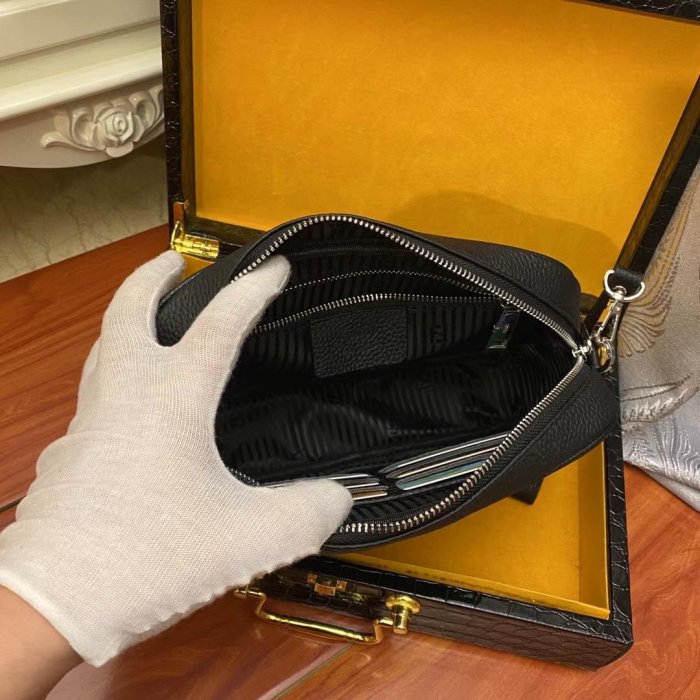 202103SS新作 FENDI フェンディ ショルダーバック スーパーコピー