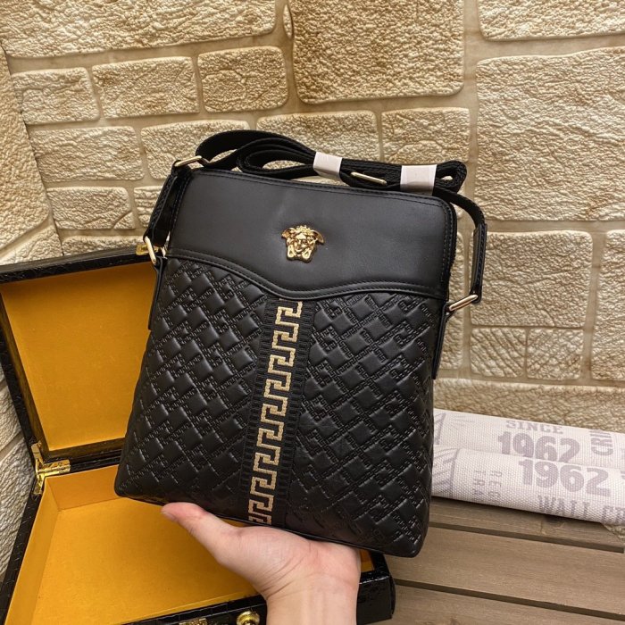 202106SS新作 Versace ヴェルサーチェ メンズ ショルダーバッグ スーパーコピー