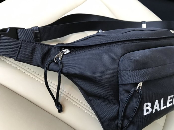 2020SS新作 Balenciaga バレンシアガ メンズ ショルダーバック スーパーコピー