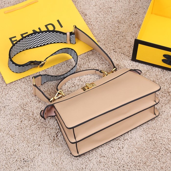 2021SS新作 FENDI フェンディ レディースショルダーバックスーパーコピー