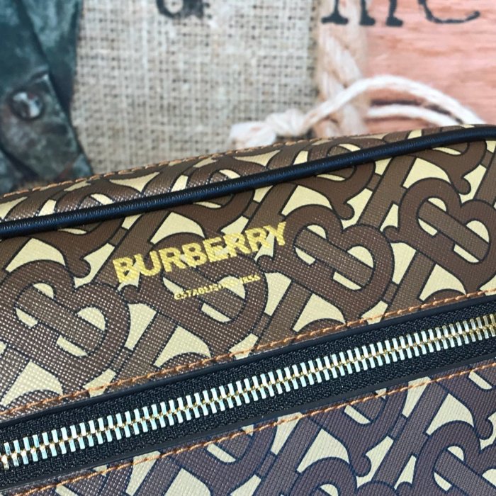 2020SS新作 Burberry バーバリー メンズ ショルダーバック スーパーコピー