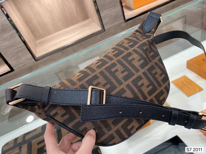 202103SS新作 FENDI フェンディ レディースショルダーバックスーパーコピー