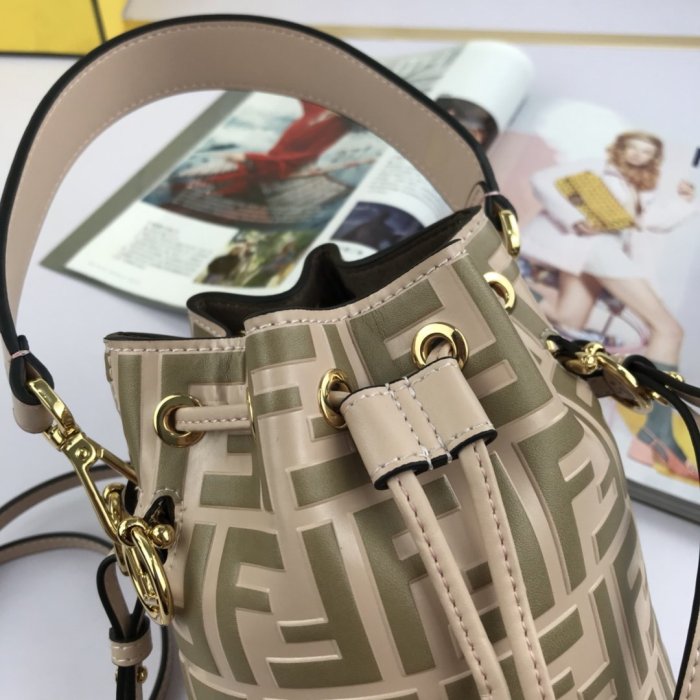 2020SS新作 FENDI フェンディ レディース ショルダーバック スーパーコピー