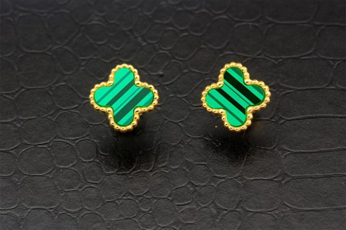 Van Cleef & Arpels ヴァン クリーフ＆アーペル イヤリング ピアス Van-214e