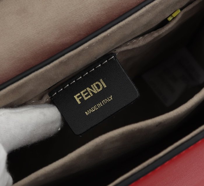 202103SS新作 FENDI フェンディ レディースショルダーバックスーパーコピー