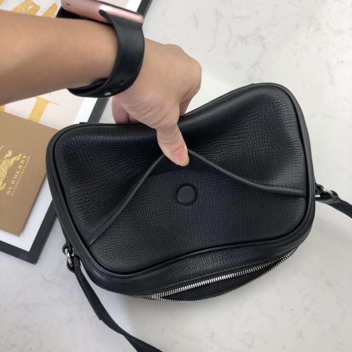 2020SS新作 Burberry バーバリー メンズ ショルダーバック スーパーコピー