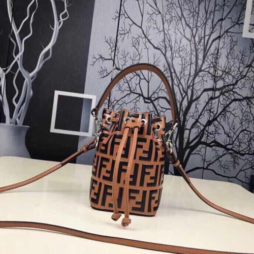 2020SS新作 FENDI フェンディ レディース ショルダーバック スーパーコピー