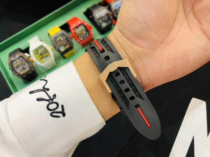 2020SS新作ROGER DUBUISロジェデュブイメンズ時計 スーパーコピー