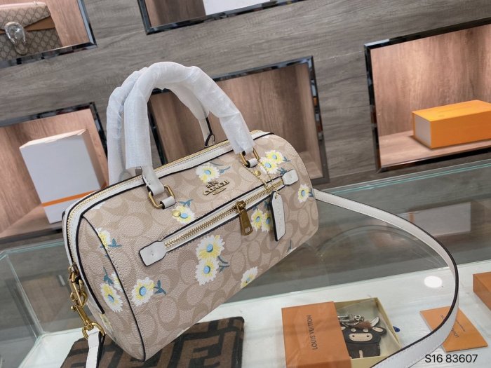 202106SS新作 Coach コーチ レディース ショルダーバッグスーパーコピー
