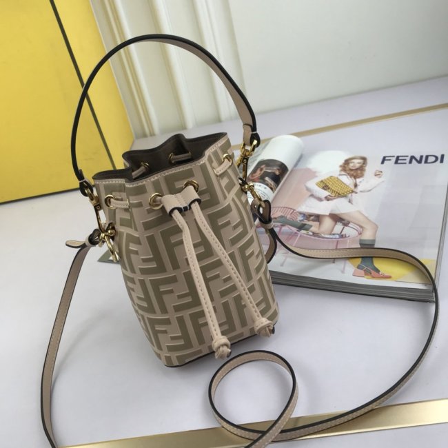 2020SS新作 FENDI フェンディ レディース ショルダーバック スーパーコピー