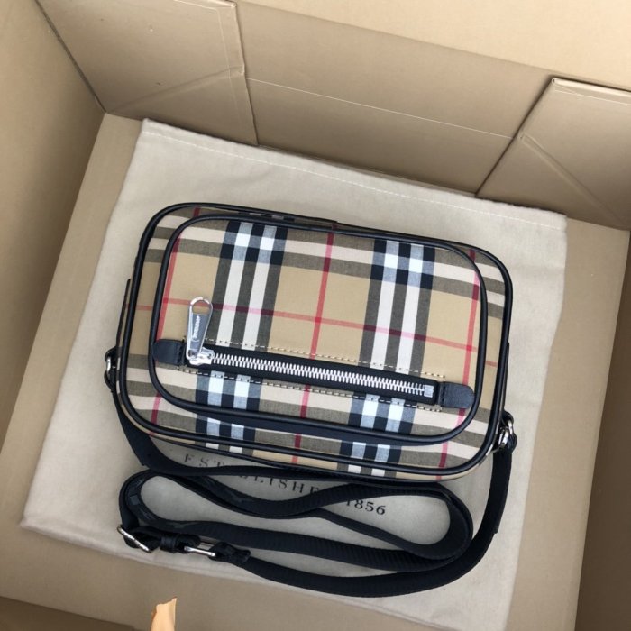2020SS新作 Burberry バーバリー メンズ ショルダーバック スーパーコピー