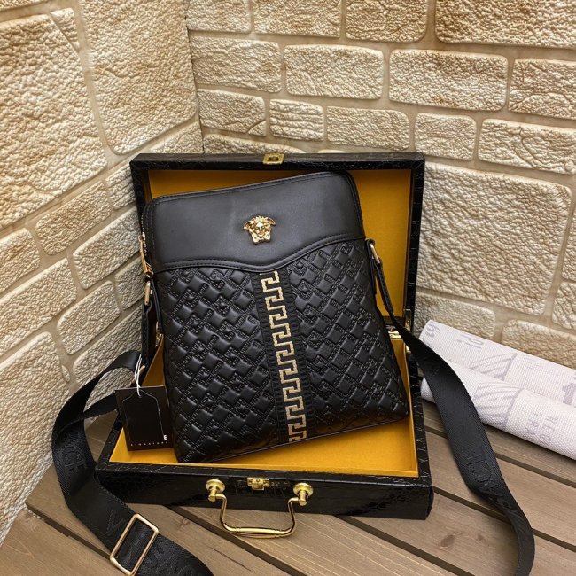 202106SS新作 Versace ヴェルサーチェ メンズ ショルダーバッグ スーパーコピー