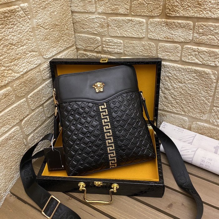 202106SS新作 Versace ヴェルサーチェ メンズ ショルダーバッグ スーパーコピー