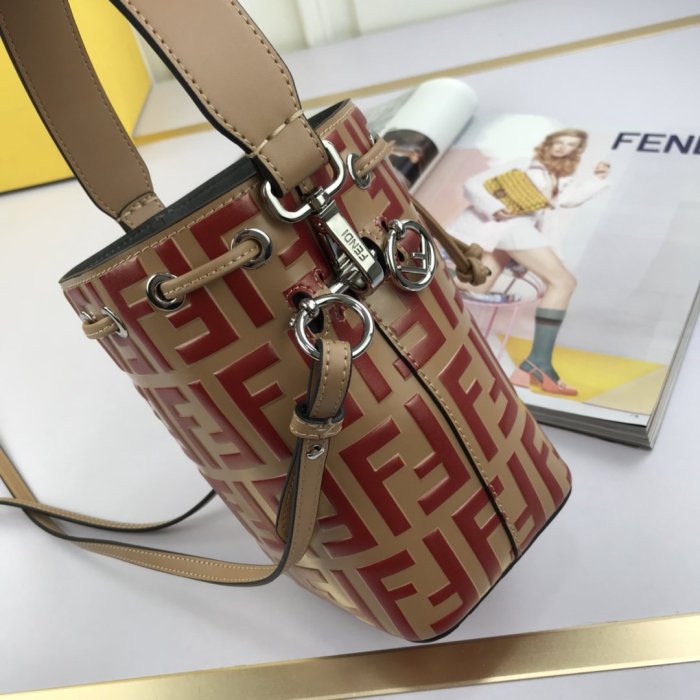 2020SS新作 FENDI フェンディ レディース ショルダーバック スーパーコピー