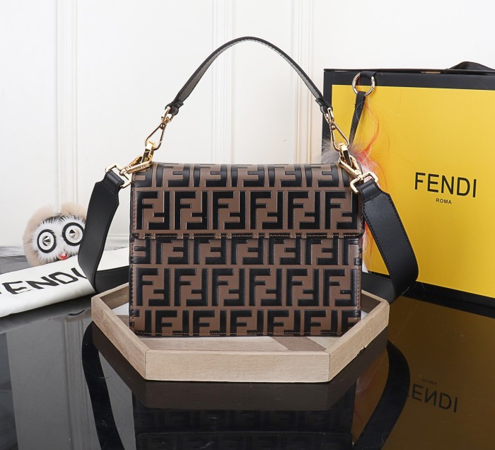 202103SS新作 FENDI フェンディ レディースショルダーバックスーパーコピー