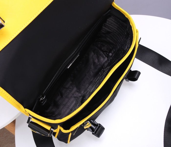 2021SS新作 メンズ Prada プラダショルダーバッグスーパーコピー