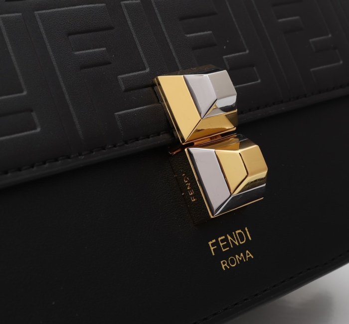 202103SS新作 FENDI フェンディ レディースショルダーバックスーパーコピー