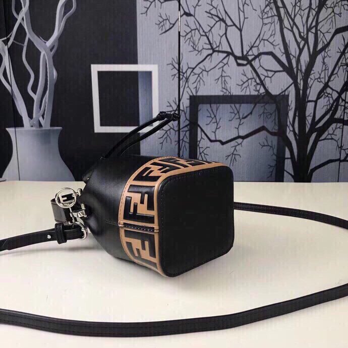 2020SS新作 FENDI フェンディ レディース ショルダーバック スーパーコピー