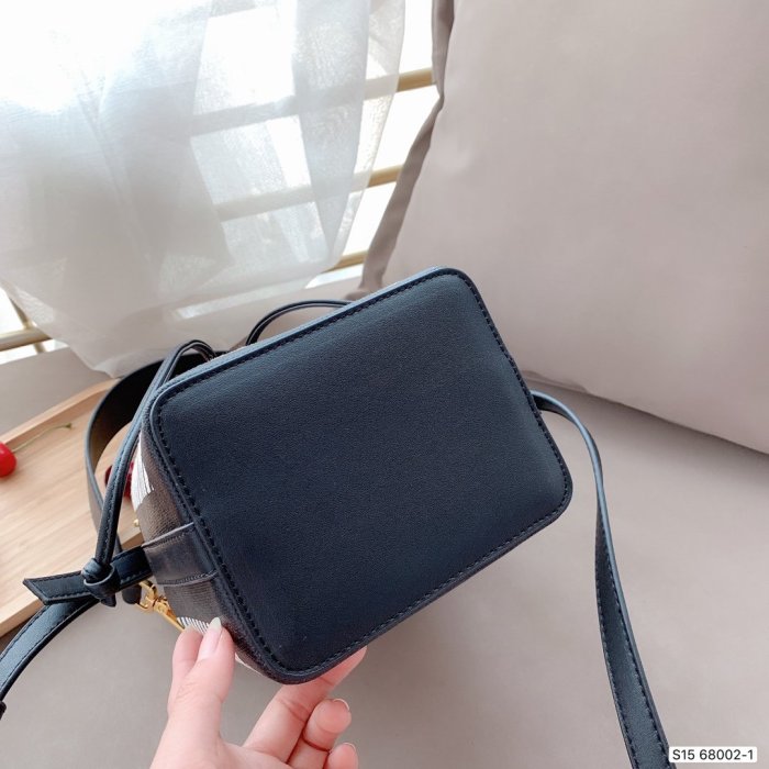 2020SS新作 FENDI フェンディ レディース ショルダーバック スーパーコピー