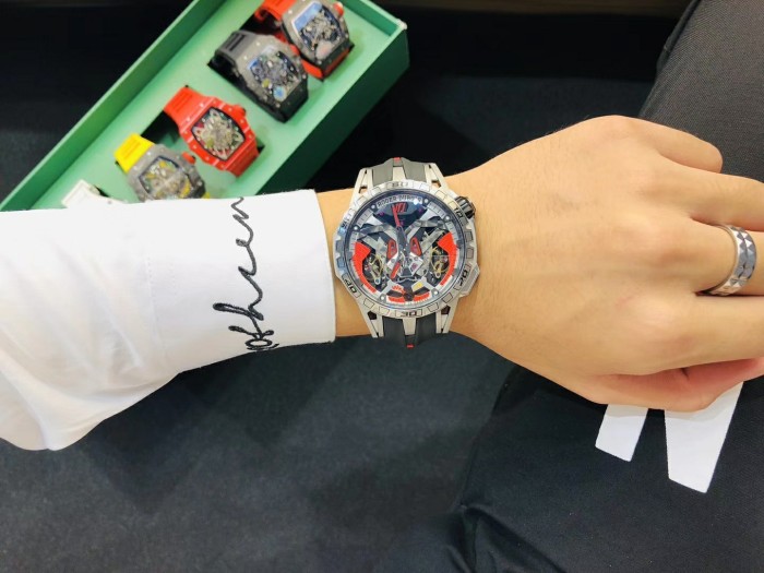 2020SS新作ROGER DUBUISロジェデュブイメンズ時計 スーパーコピー