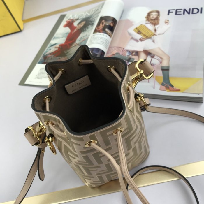 2020SS新作 FENDI フェンディ レディース ショルダーバック スーパーコピー