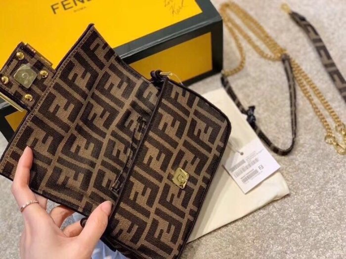 2020SS新作 FENDI フェンディ レディース ショルダーバック スーパーコピー