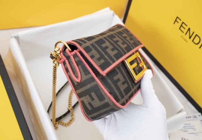 202103SS新作 FENDI フェンディ レディースショルダーバックスーパーコピー