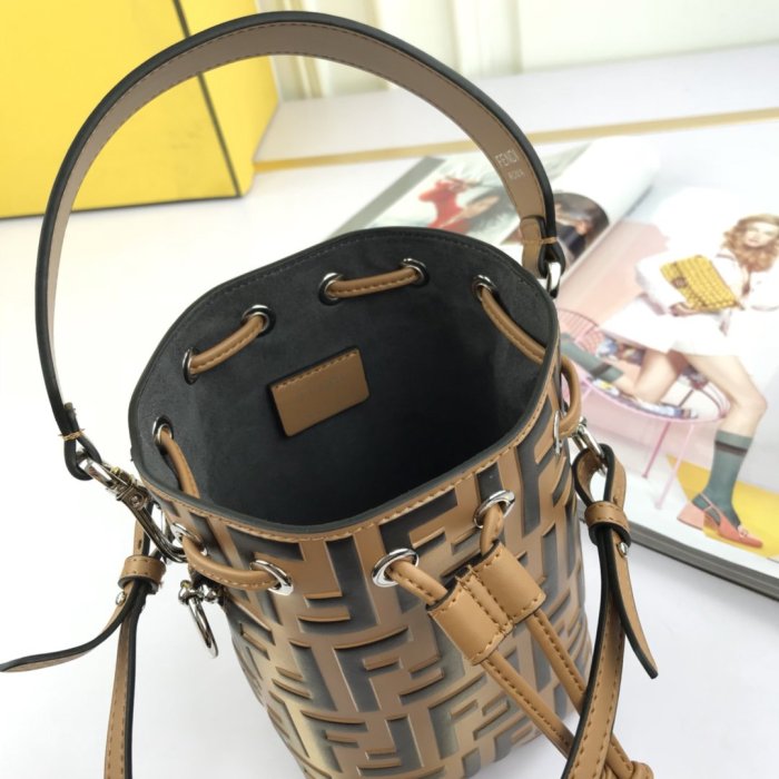 2020SS新作 FENDI フェンディ レディース ショルダーバック スーパーコピー