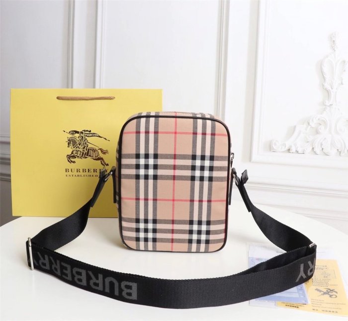 202103SS新作 Burberry バーバリー メンズ ショルダーバック スーパーコピー