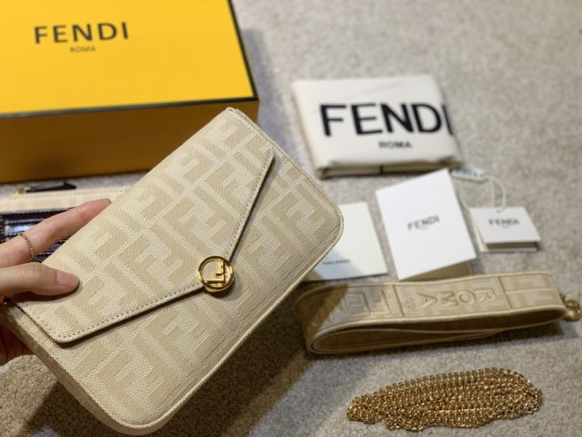 202103SS新作 FENDI フェンディ レディースショルダーバックスーパーコピー
