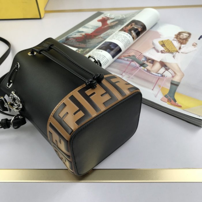 2020SS新作 FENDI フェンディ レディース ショルダーバック スーパーコピー