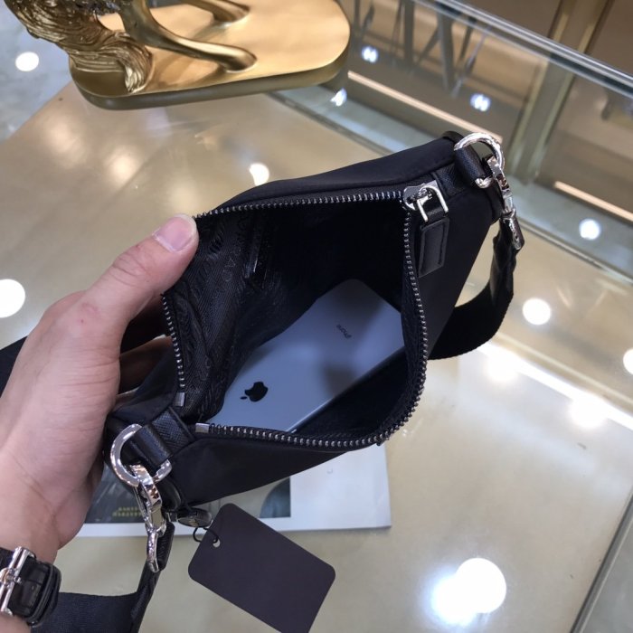 202103SS新作 メンズ Prada プラダ ショルダーバックスーパーコピー