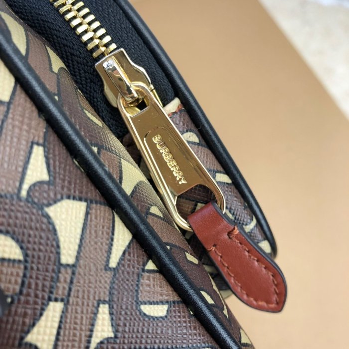 2021SS新作 Burberry バーバリー メンズ ショルダーバック スーパーコピー