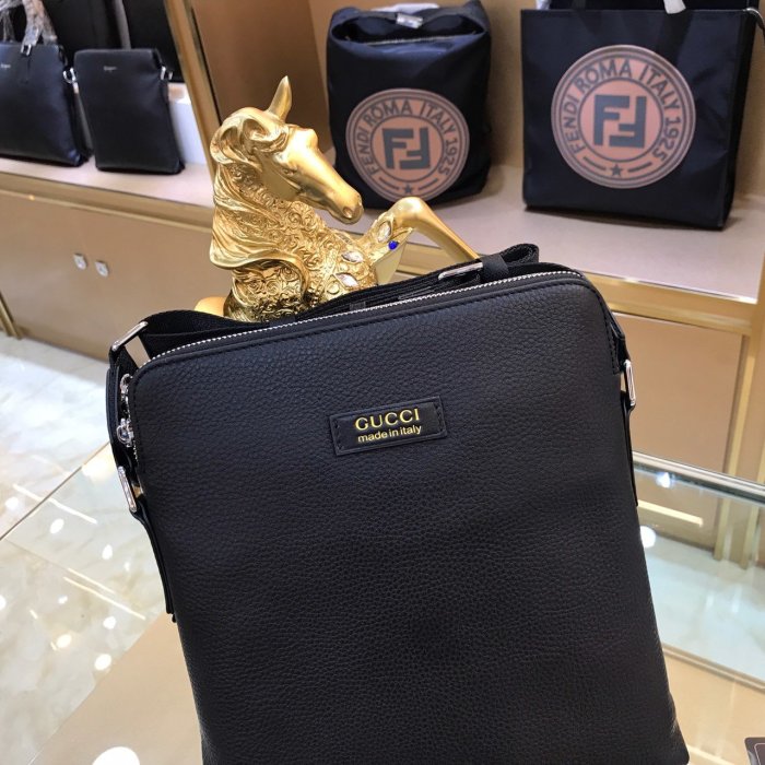 2020SS新作 Gucci グッチ メンズ ショルダーバックスーパーコピー