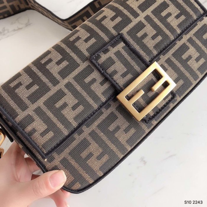 2020SS新作 FENDI フェンディ レディース ショルダーバック スーパーコピー