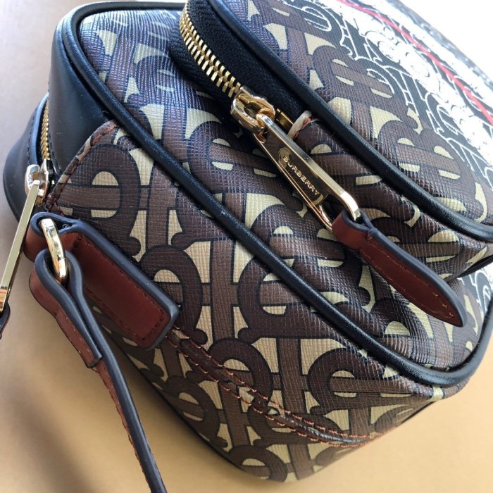 2021SS新作 Burberry バーバリー メンズ ショルダーバック スーパーコピー
