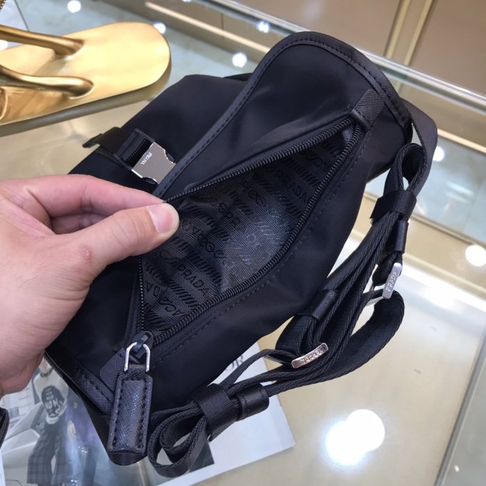 202103SS新作 メンズ Prada プラダ ショルダーバックスーパーコピー
