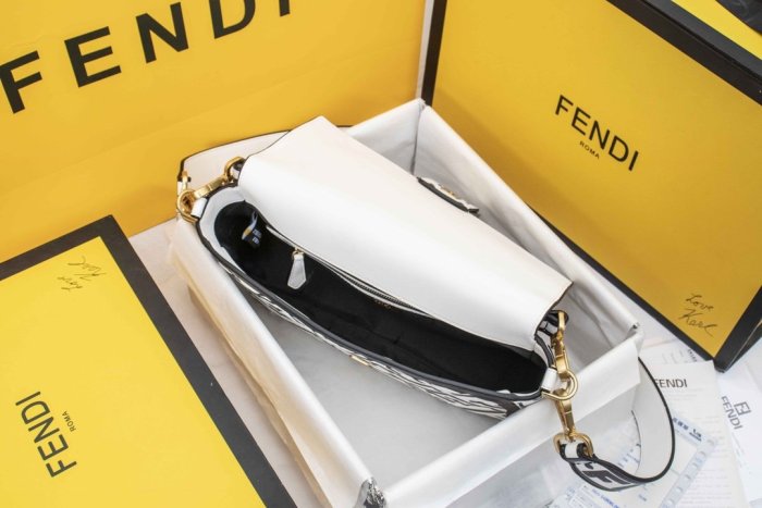 202103SS新作 FENDI フェンディ レディースショルダーバックスーパーコピー