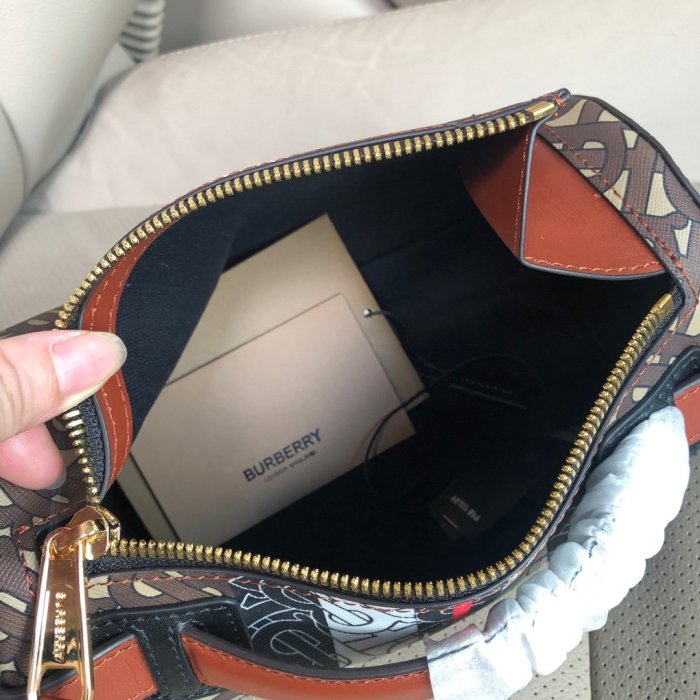 2020SS新作 Burberry バーバリー メンズ ショルダーバック スーパーコピー